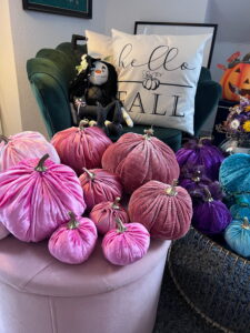 Handgemachte Samtkürbisse aus Pannesamt in Rosa und Pink